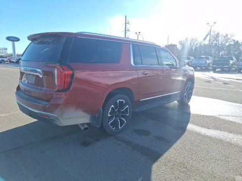 Used 2022 GMC Yukon XL SLT w/ SLT Premium Package image 8