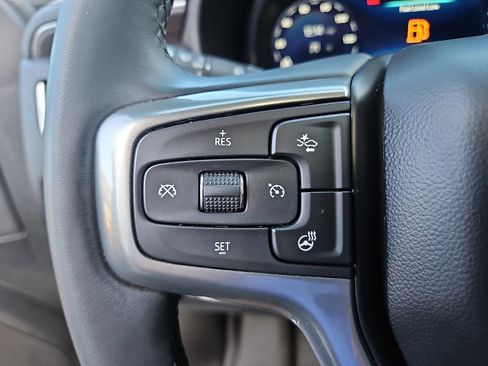 Used 2024 Chevrolet Suburban Z71 w/ Luxury Package image 17