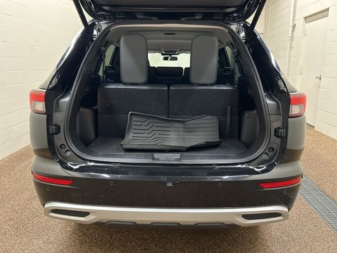 Used 2024 Mitsubishi Outlander SE image 16