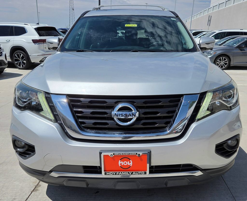 Used 2017 Nissan Pathfinder Platinum w/ Family Entertainment Package AWD/4WD image 4