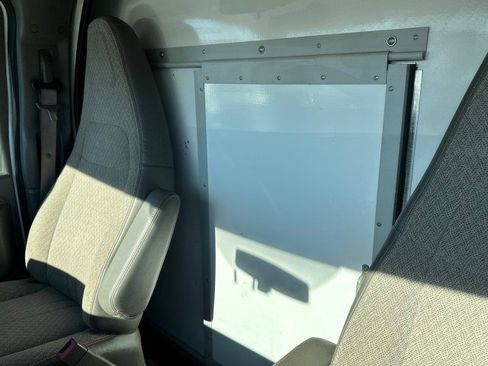 Used 2016 Chevrolet Express 3500 image 32