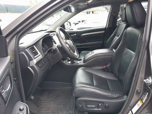 Used 2017 Toyota Highlander XLE AWD/4WD image 14