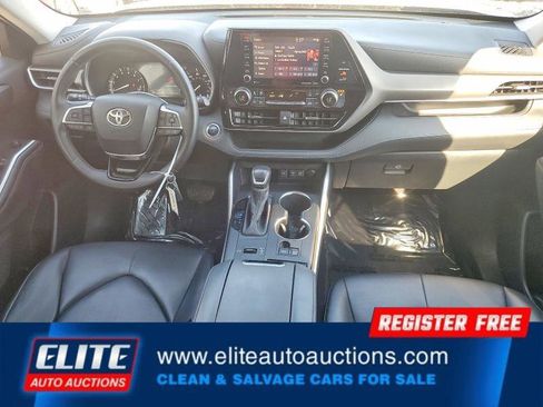 Used 2020 Toyota Highlander XLE image 16
