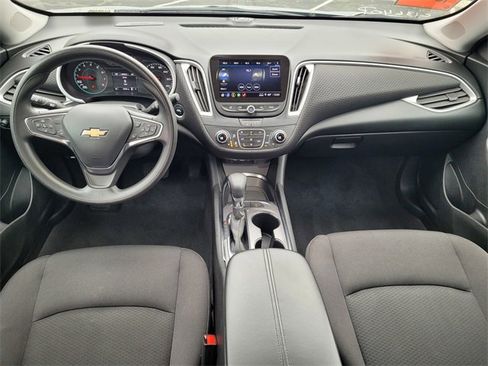 Used 2024 Chevrolet Malibu LT image 9