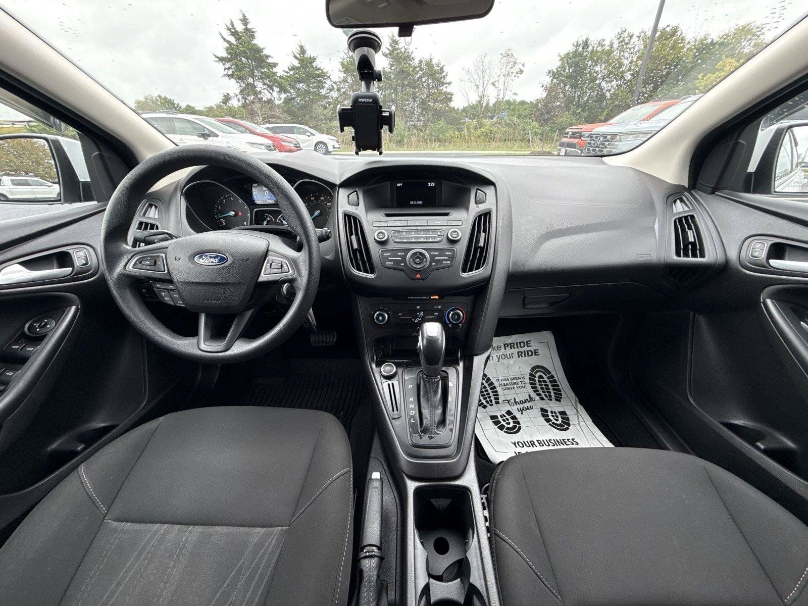 Used 2016 Ford Focus SE w/ SE Power Seat Package FWD image 20