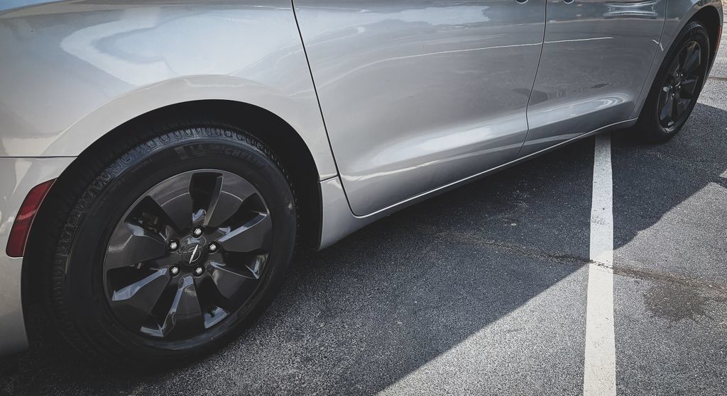 Used 2019 Chrysler Pacifica Limited w/ S Appearance Package FWD image 33