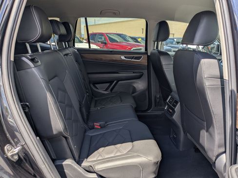 Used 2026 Volkswagen Atlas SE AWD/4WD image 32