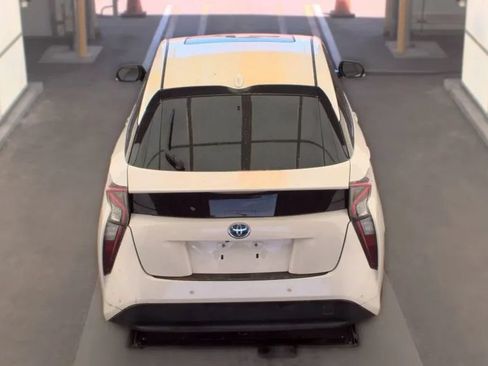 Used 2018 Toyota Prius Three w/ Advanced Technology Package FWD image 4