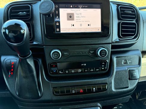 Used 2025 RAM ProMaster 2500 w/ Convenience Group image 31