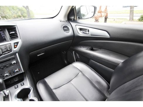 Used 2020 Nissan Pathfinder SL FWD image 10