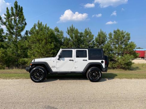 Used 2015 Jeep Wrangler Unlimited Sport w/ Quick Order Package 24S AWD/4WD image 8