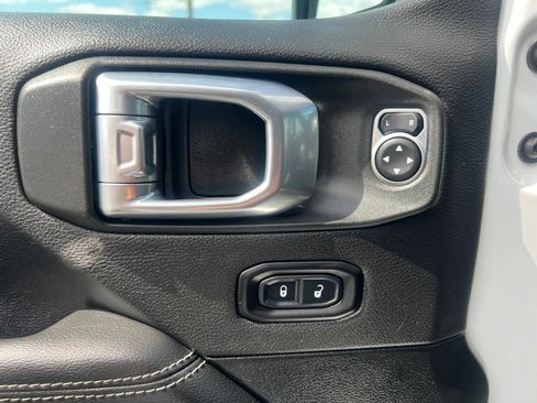 Used 2023 Jeep Wrangler Unlimited Sahara AWD/4WD image 33