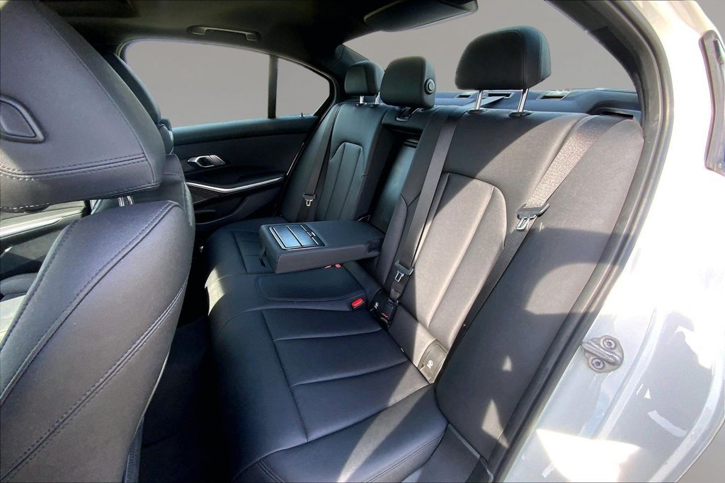Used 2021 BMW 330i Sedan w/ M Sport Package RWD image 24