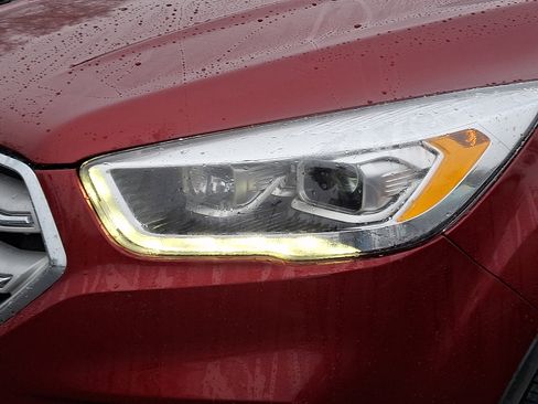 Used 2018 Ford Escape Titanium AWD/4WD image 9