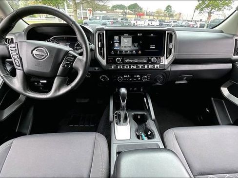 Certified 2025 Nissan Frontier SV w/ SV Convenience Package image 7