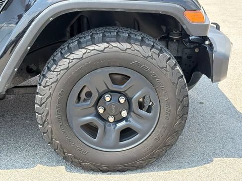 Used 2021 Jeep Gladiator Sport AWD/4WD image 40
