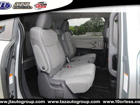 Used 2021 Toyota Sienna LE FWD image 14