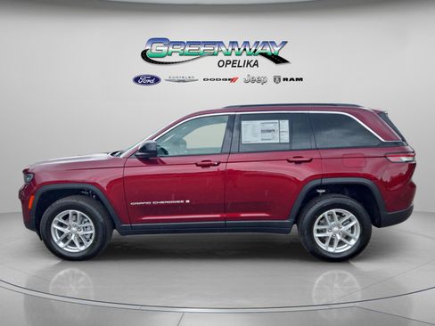 New 2025 Jeep Grand Cherokee Laredo image 4
