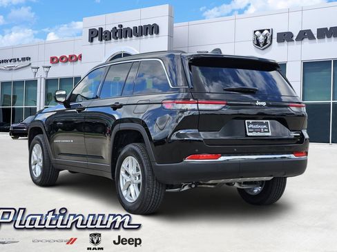 New 2026 Jeep Grand Cherokee Laredo RWD image 4