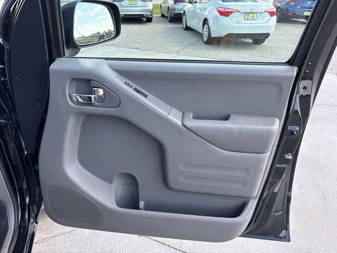 Used 2015 Nissan Frontier SV w/ SV Value Truck Package RWD image 25