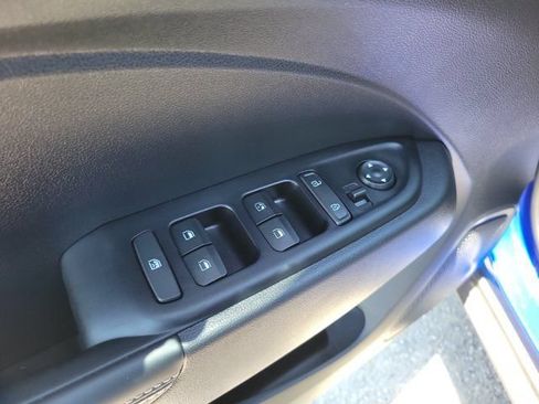 Certified 2023 Hyundai Venue Limited FWD image 16