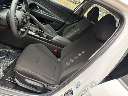 Used 2025 Hyundai Elantra SEL image 34