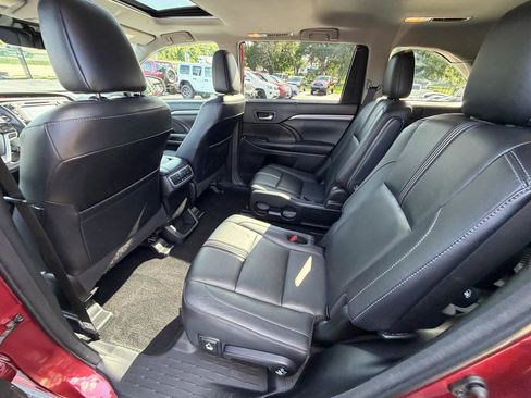 Used 2018 Toyota Highlander SE AWD/4WD image 30