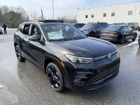 New 2026 Volkswagen Tiguan SE R-Line image 3