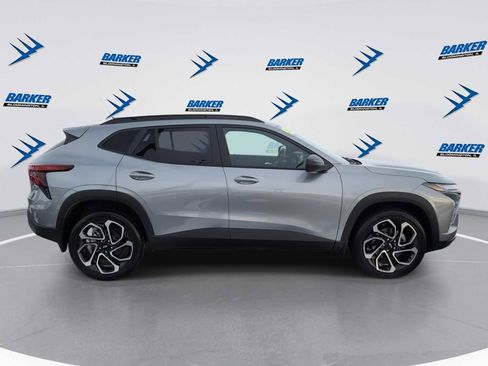 Used 2025 Chevrolet Trax RS w/ Driver Confidence Package image 9