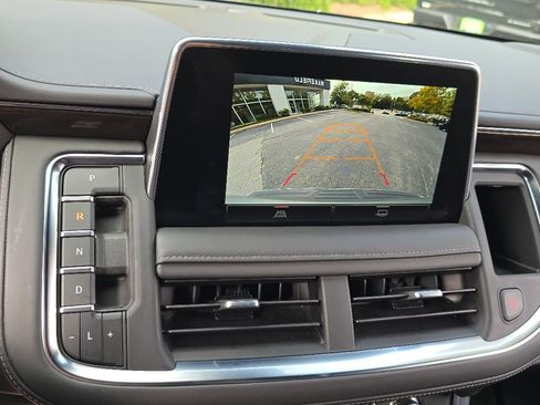 Used 2023 GMC Yukon XL SLE image 19