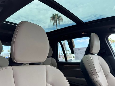 Certified 2026 Volvo XC90 B6 Core AWD/4WD image 19
