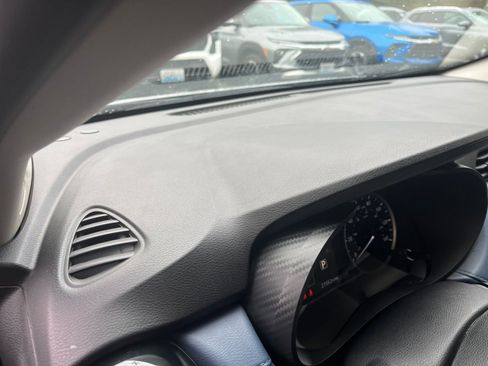 Used 2025 Nissan Versa SV FWD image 34