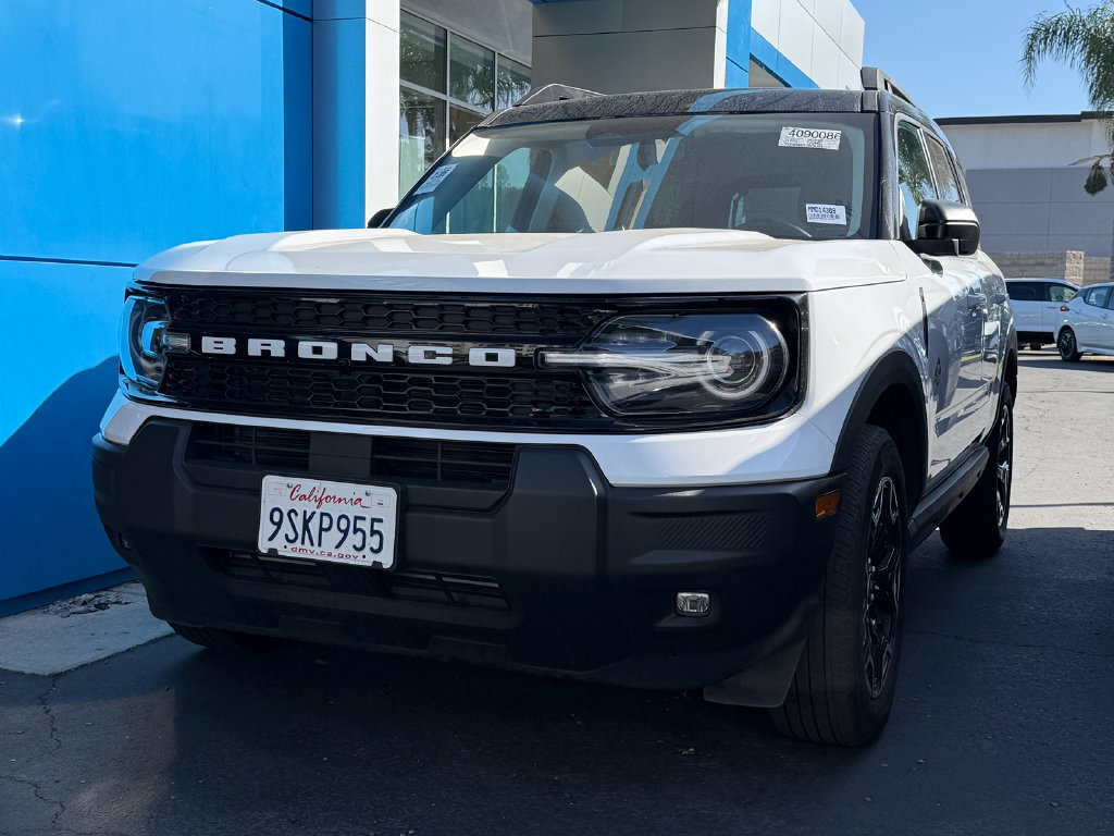 Used 2025 Ford Bronco Sport Outer Banks AWD/4WD image 2