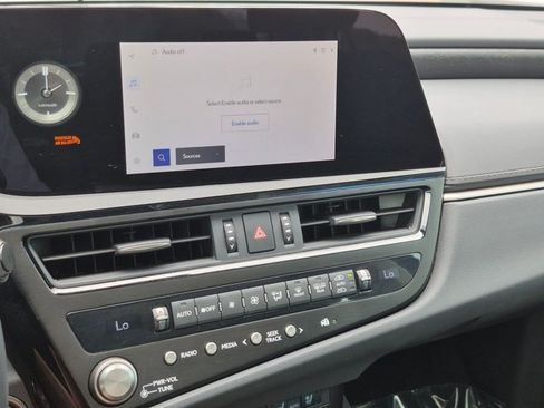 Used 2025 Lexus ES 350 w/ Premium Package FWD image 12
