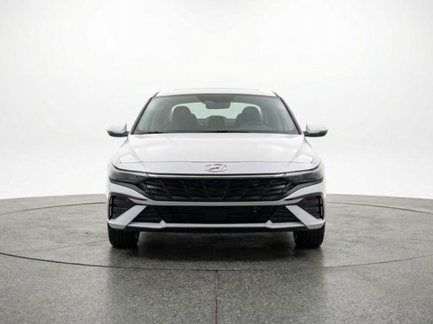 Used 2025 Hyundai Elantra SEL image 2