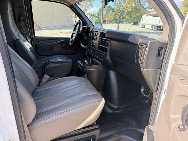 Used 2015 Chevrolet Express 2500 RWD image 15