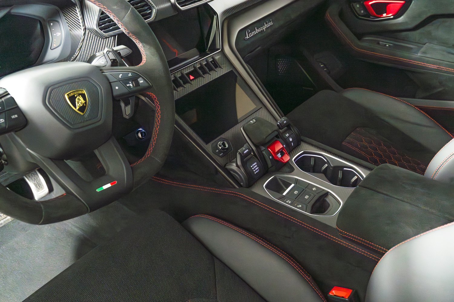 Used 2024 Lamborghini Urus Performante AWD/4WD image 21