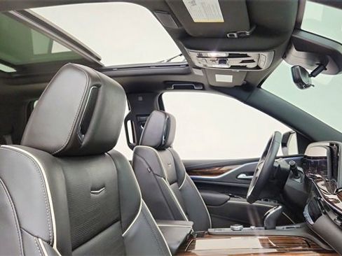 Used 2023 Cadillac Escalade Premium Luxury w/ Performance Package image 22