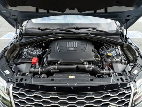 Certified 2018 Land Rover Range Rover Velar S image 32