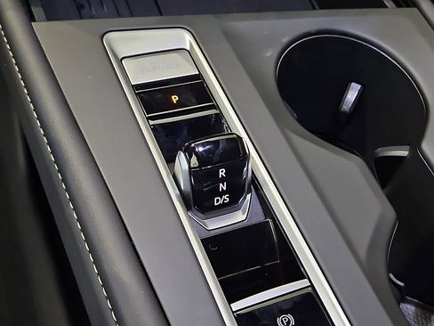 Certified 2025 Volkswagen Atlas Cross Sport SE image 15