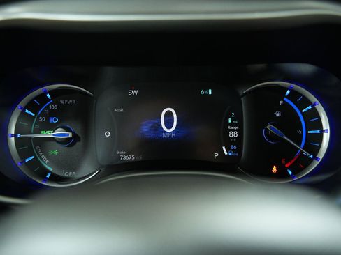 Used 2024 Chrysler Pacifica Limited FWD image 39