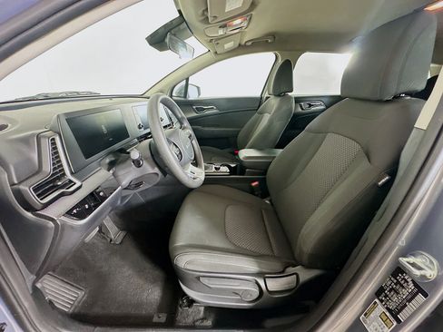 Used 2025 Kia Sportage LX FWD image 13
