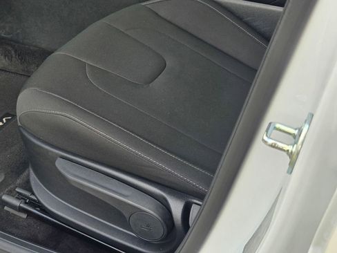 Certified 2025 Hyundai Elantra Sport FWD image 29
