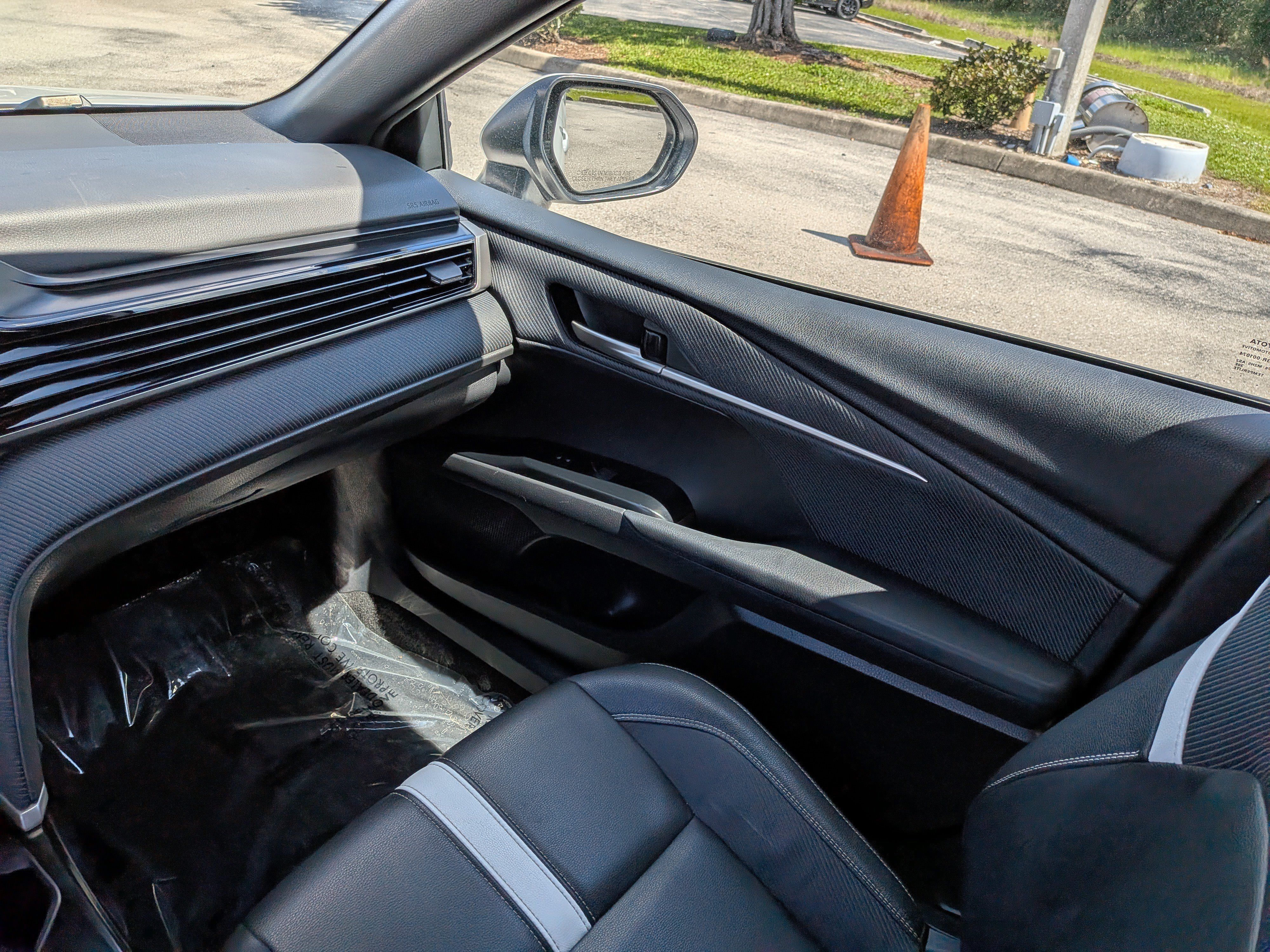 Used 2025 Toyota Camry SE FWD image 17