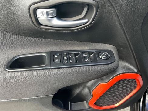 Used 2018 Jeep Renegade Sport w/ Power & Air Group image 10