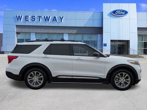 Used 2020 Ford Explorer XLT w/ Equipment Group 202A image 3
