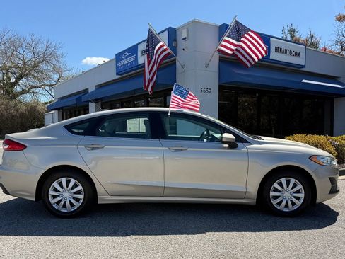 Used 2019 Ford Fusion S image 13