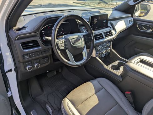 Used 2022 GMC Yukon XL SLT w/ SLT Luxury Package AWD/4WD image 14