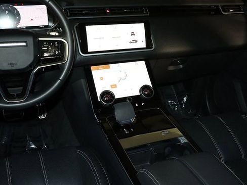 Used 2023 Land Rover Range Rover Velar R-Dynamic S image 17