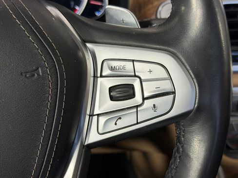 Used 2018 BMW 750i image 28